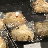 Vegan cheese cranberry muffin  at Guruatsu in Tokyo