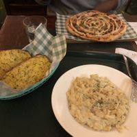 Vegan Mac & cheese, garlic bread, & cheeseburger pizza at The Green Lion Pub in Rozelle