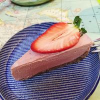 strawberry and mint raw cake at Urban Orchard in Madrid