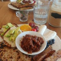 Miam ! Brunch créatif    Avec café latte lait de coco   at Vegecafe Vertuose in Sherbrooke