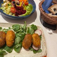 Poke bowl + croquettes (starters) at Artemisa Sol - Huertas in Madrid