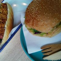 Hot Dog with seaweed tartare, smoked sausage and crispy onions ; avocado buns with fresh and tasty salad at Munchies in Bordeaux