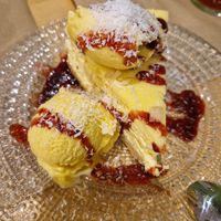 Solo había dos postres, al menos estaban buenos at La Huella Vegana in Alcala De Henares