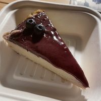 Tarta de queso con frutos rojos vegana  at La Huerta de Almeria - Malasaña in Madrid