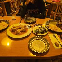 Samosas y un par de platos veganos at Arche Nova in Frankfurt