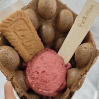 Earl grey tea bubble waffle w mix verry ice cream at Nice Cream in Taipei