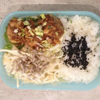 Bento Box Mini mit Kohl-Apfel Salat und Kokos-Tofu at NutCart in Berlin