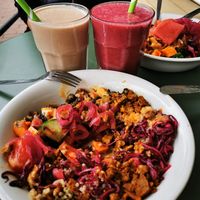 Killer kapsalon bowl. En smoothys. Verry good. The chocolate coliflower is surprisingly good. at SLA - Kruisweg in Haarlem