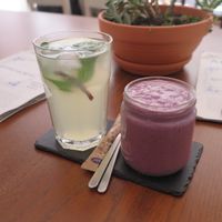 Fresh Lemonade and Bananarama Smoothie at Foodprintz Cafe in Lisbon