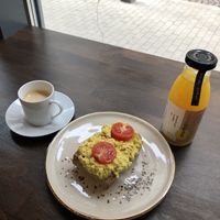Delicious vegan sandwich, juice and espresso at Raw Nest in Krakow