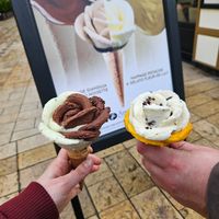Zitrone-Basilikum (links) und Mango-Sorbet (rechts) sind vegan und lecker. at Amorino in Thionville