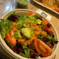 Wenn‘s mal schnell gehen muss, findet man hier viel vegane Auswahl  at Dean & David - Ernst-August in Hannover