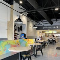 Nice cool, clean setting. at Grandpa Mac - Coastal Hwy in Rehoboth Beach