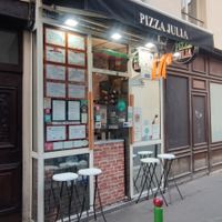 Facade at Pizza Julia in Paris