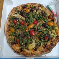 Vegan prestige pizza at Pizza Julia in Paris