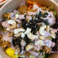 Rainbow Poké Bowl with pulled "pork" at Superfood Deli - Mariahilfer in Vienna