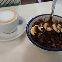 Porridge bowl (chocolate granola & banana) at Superfood Deli - Mariahilfer in Vienna