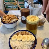 Breakfast bowls and shakes at Superfood Deli - Mariahilfer in Vienna