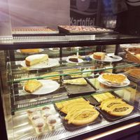 Vegane türkische Süßspeisen, Lamacun und Pide at KartoffelKonig in Munich