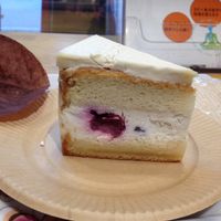 White Chocolate Raspberry Cake at Musubi Garden in Osaka