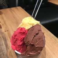 Chocolate, passion fruit and raspberry flavors at Amorino - Catedral in Sevilla