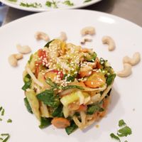 Délicieux plats crus ou cuits véganes, bio et sans gluten  at Happy Books in Fribourg