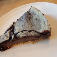 Tarte d'acai et coco at Happy Books in Fribourg