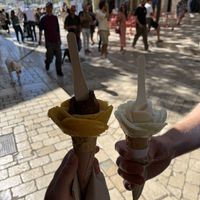 Kleine und mittlere Waffel mit veganen Sorbets  at Amorino in Cassis