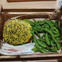 Burger di ceci von edamame at Flower Burger in Rome