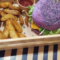 Classic burger at Flower Burger in Rome