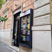 Entrance, step up, not accessible at Flower Burger in Rome