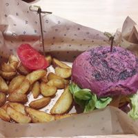 Hamburguesa con patatas at Flower Burger in Rome