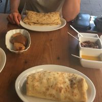 Roti rol (tempeh) en bakbanaan at Warung Mini in Rotterdam
