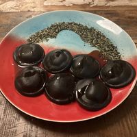 Zwarte charcoal ravioli gevuld met shiitake, teriyaki saus, wasabi crisp & sesame - 8.5/10  at Hearth  in Amsterdam