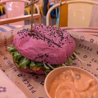 Lentil patty, smokey carrot strips and pickles at Flower Burger - Porta Genova in Milan