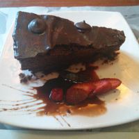 vegan chocolate cake at El Maple in Quito
