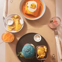 Francesina e burger  at Outro Lado in Faro