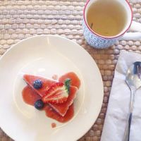 strawberry cheesecake and lemongrass tea😋 #Veganuary at Outro Lado in Faro