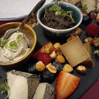 Vegan cheeses #Veganuary at Outro Lado in Faro