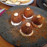 Bolinhas de alheira recheadas com queijo / alheira balls filled with cheese at Outro Lado in Faro