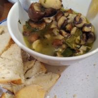 Cogumelos à Bulhão Pato / Mushrooms à Bulhão Pato at Outro Lado in Faro