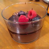 Mousse de chocolate / Chocolate Mousse at Outro Lado in Faro