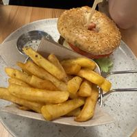 Burger  at Outro Lado in Faro