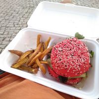 Outro burger at Outro Lado in Faro