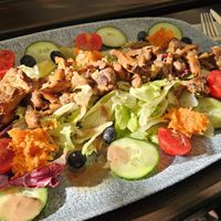 Salat mit Eierschwammerl at UNI.WIRT. in Klagenfurt