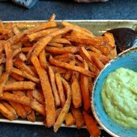sweet potato fries with avocado dip at Hans im Glück in Recklinghausen