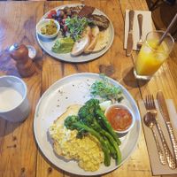 Peanut butter latte, OJ Simpson juice, big breakfast, and tofu scramble at The Sweet Meadow in Echuca