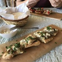 Auberginenbruscetta at Hummusbar in Tbilisi