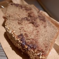 Zelfgebakken bananencake (met chocola) at Lunchcafe Curcuma in Gouda