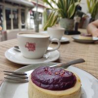 Vegan cheesecake pastry at Lunchcafe Curcuma in Gouda